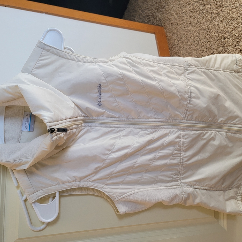Columbia White Puffer Vest